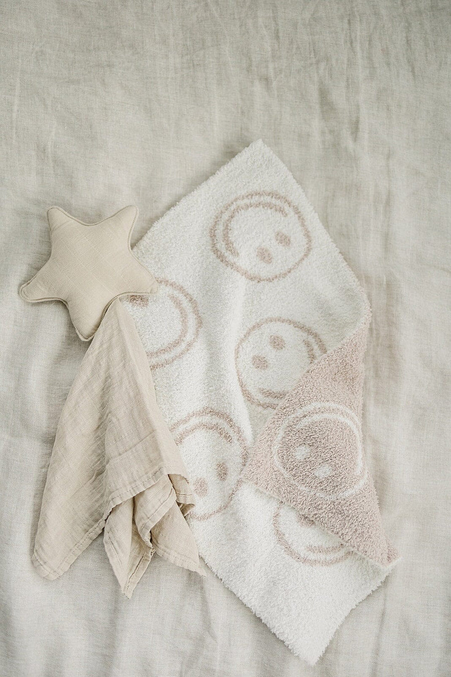 Smiley Taupe Plush Blanket Mebie Baby 